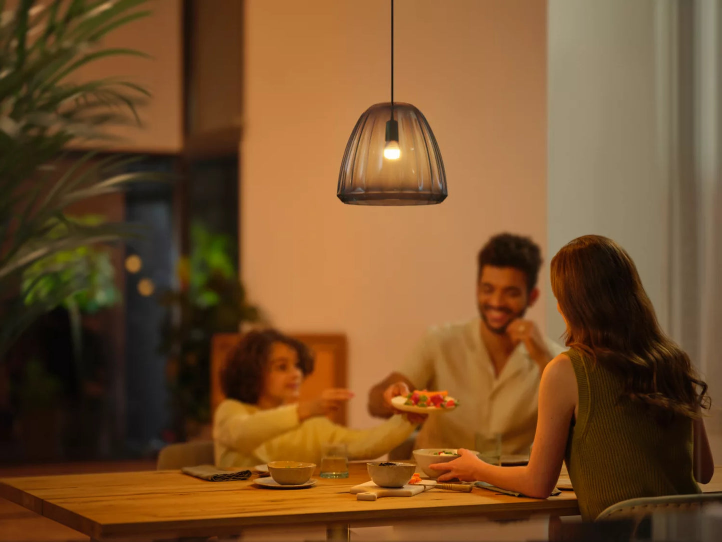 Philips Hue E14 Luster Globe - White Ambience pendant