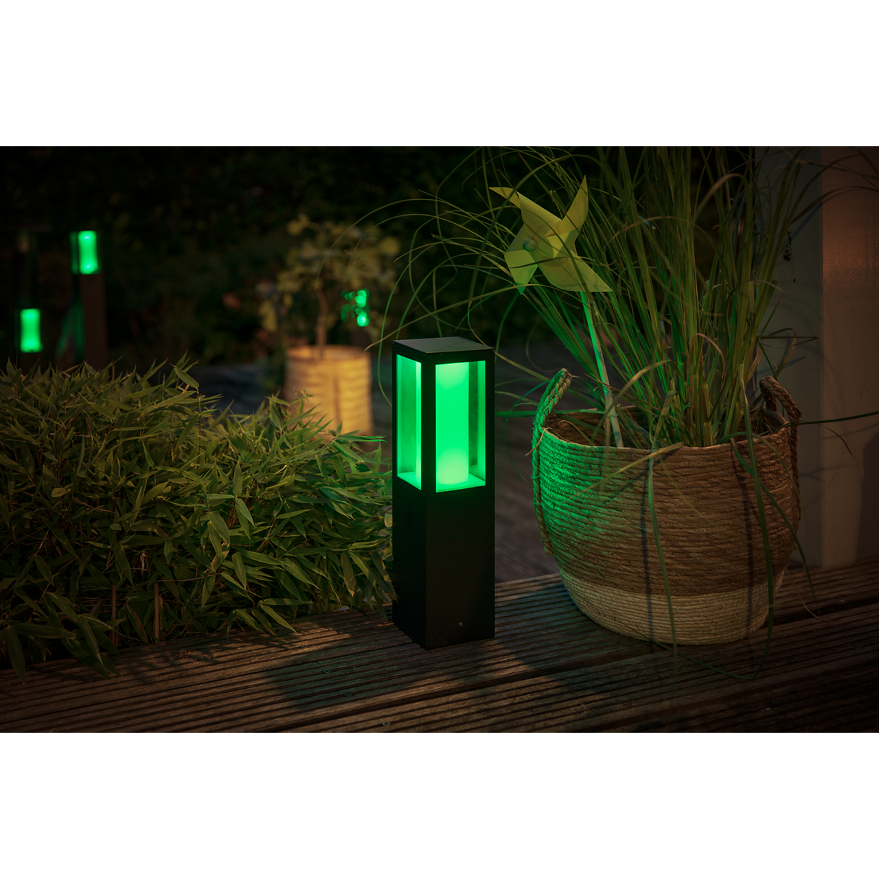 Hue Impress pedestal set to green