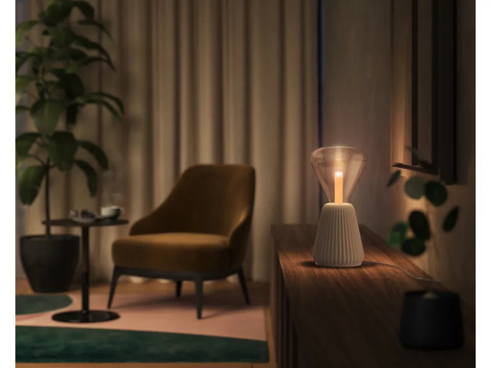 Philips Hue Lightguide Colour Triangle Globe E27 in table