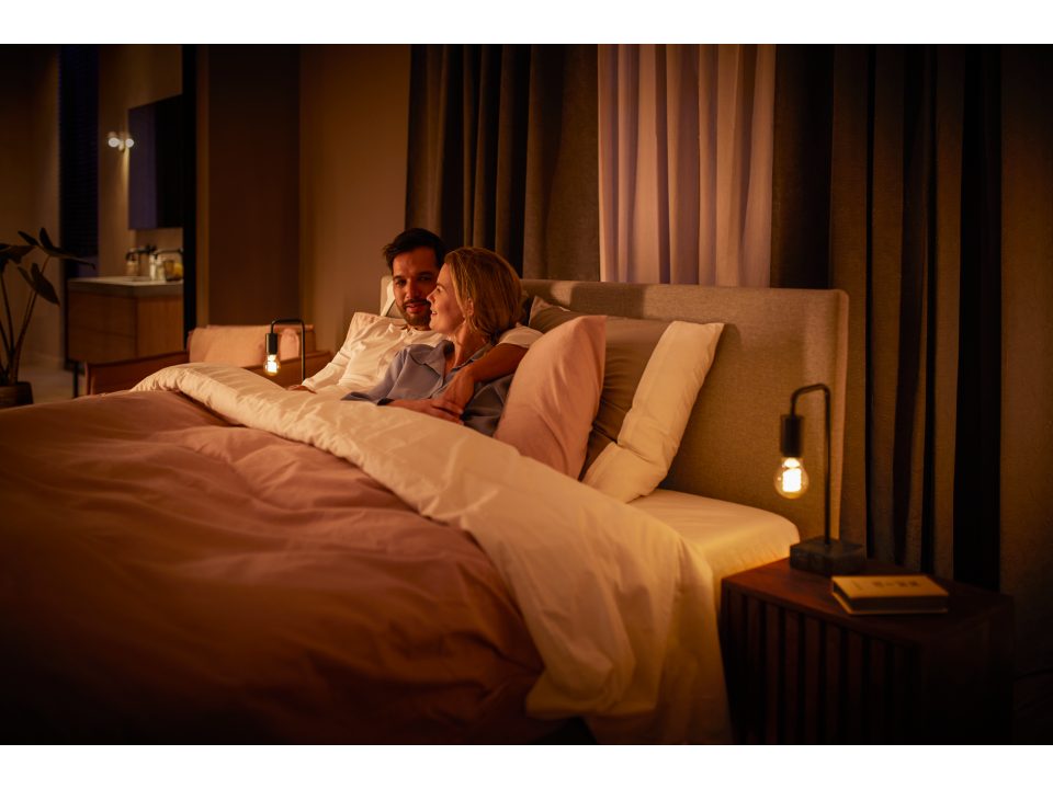 Philips Hue A60 B22 Filament Globe people in bed