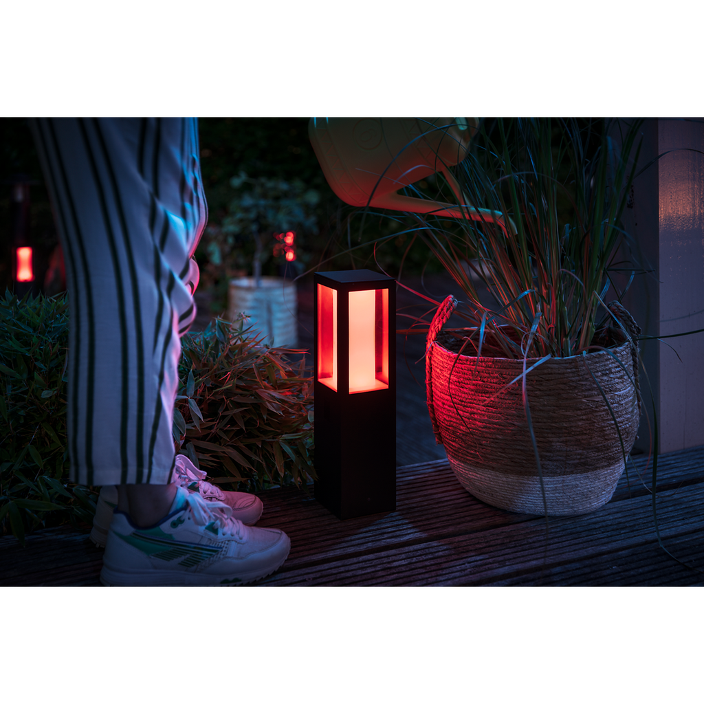Impress pedestal set to red