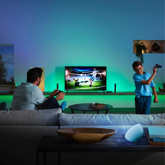 Philips Hue Play HDMI Sync Box in lounge